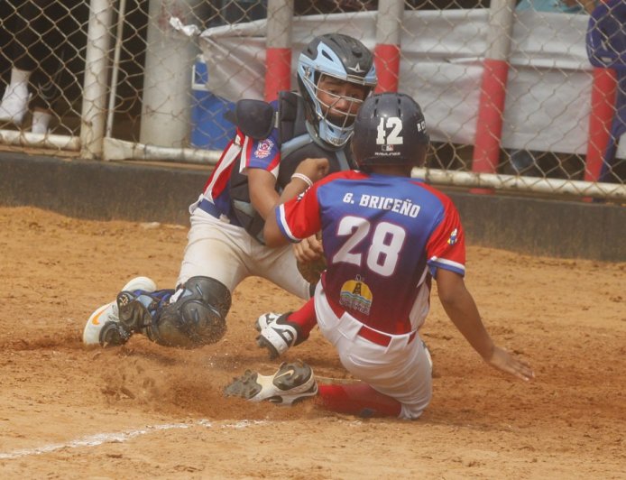 PEQUEÑAS LIGAS: Gustavo Briceño y LUZ Cabimas silenciaron a Cacique Mara