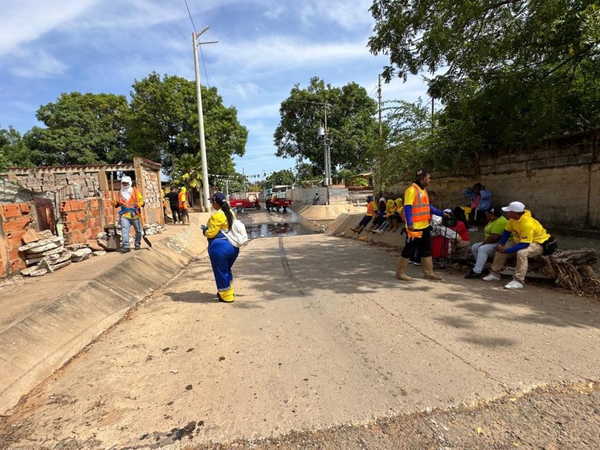 MARACAIBO: Alcadía limpió la cañada La 11 y la dejó mi amor