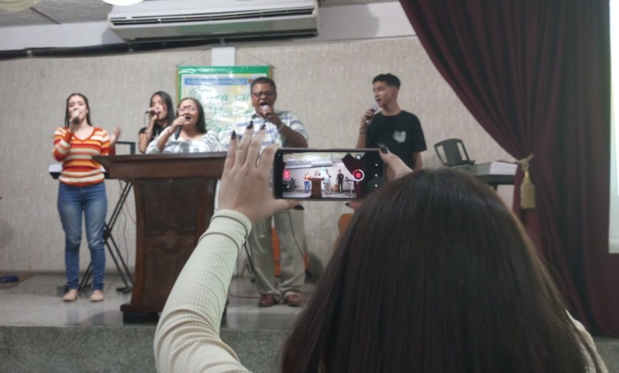 Una"Noche de acción de gracia y adoración a ti, Dios" 