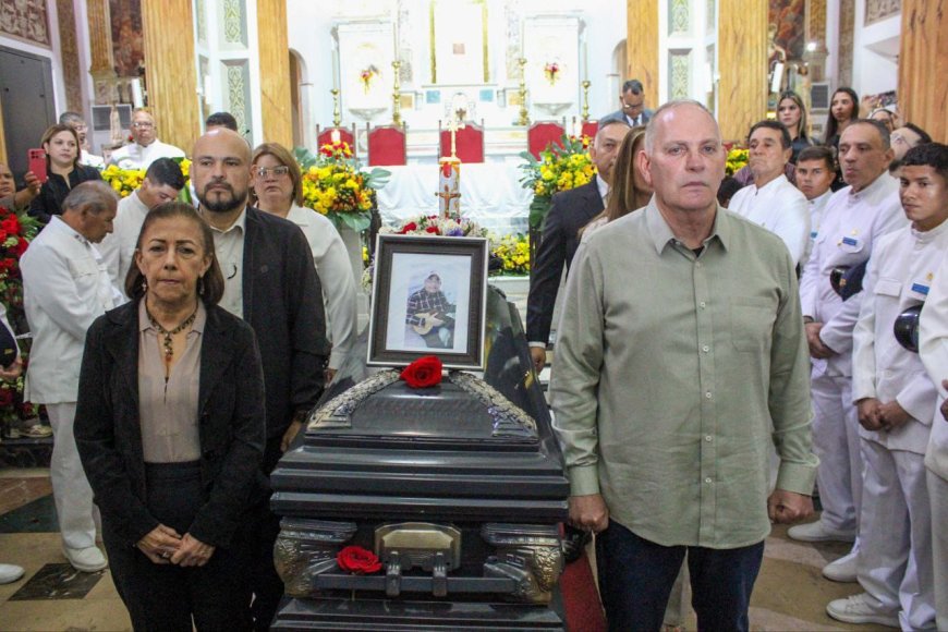 Gobierno Nacional confirió Orden Francisco de Miranda a Renato Aguirre González