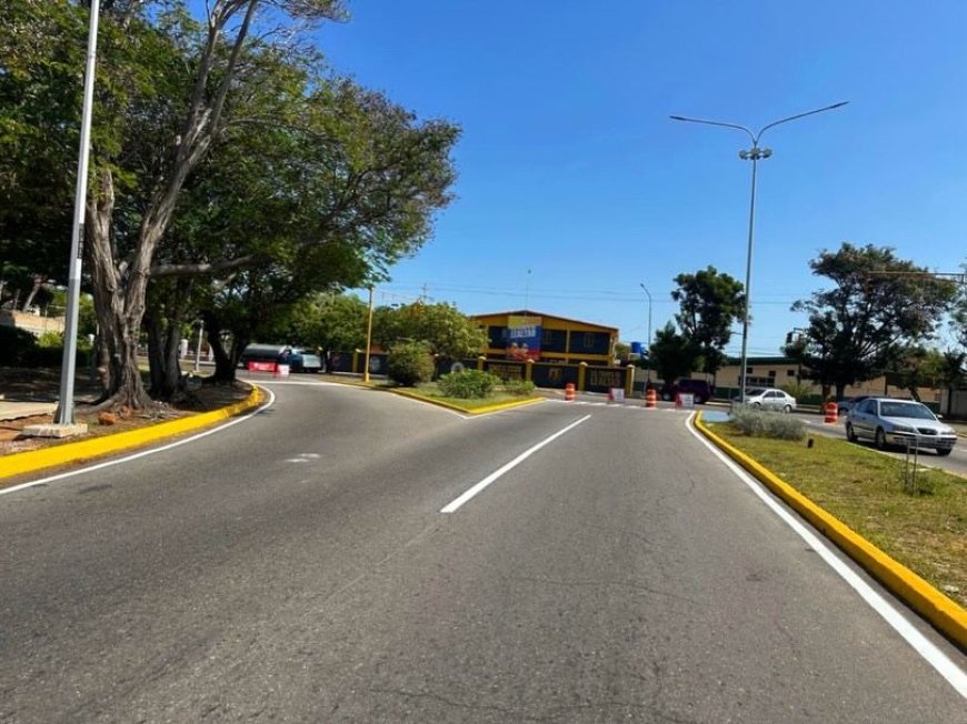ZULIA: Gobernación avanza trabajos de asfaltado  y demarcación de la Av. Fuerzas Armadas
