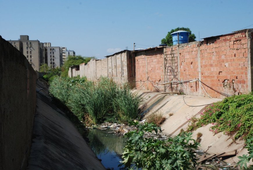 MARACAIBO: Alcaldía inició intervención de 750 metros de la cañada Caribe en La Faría