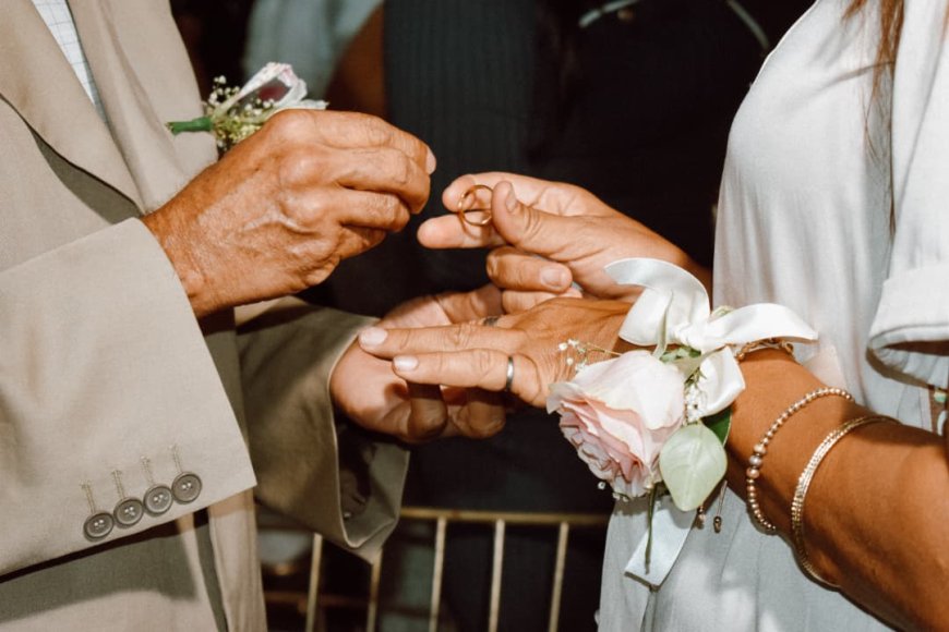 Más de 70 parejas formalizan su unión en jornada de bodas colectivas en San Francisco