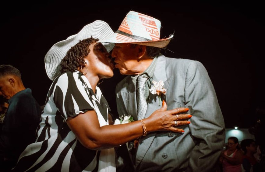 Más de 70 parejas formalizan su unión en jornada de bodas colectivas en San Francisco