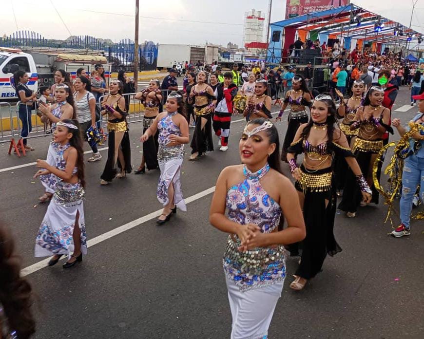 Comerciantes del centro de Maracaibo se sumaron al desfile de Carnaval