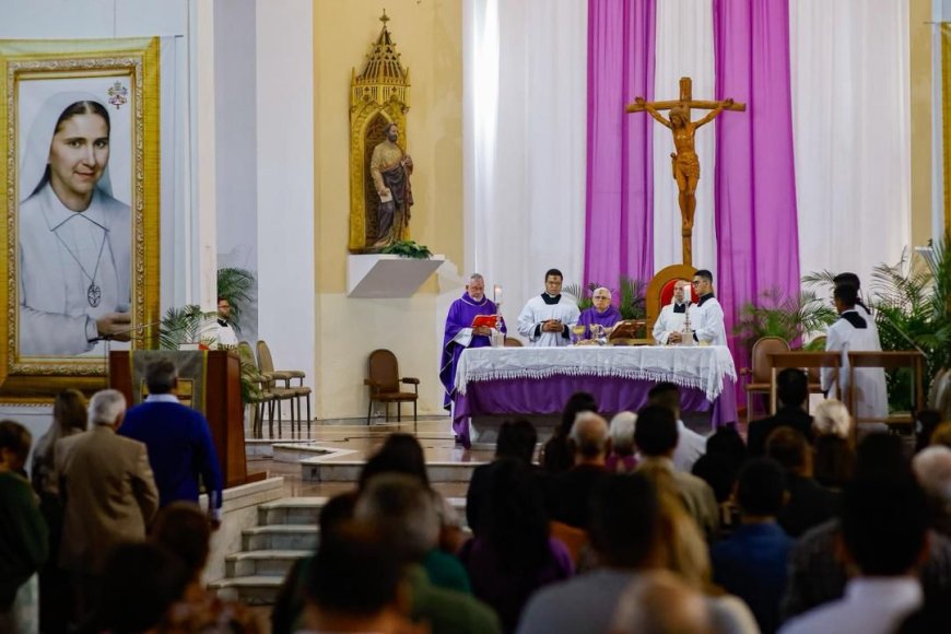 Gobernador Luis Caldera participó en la eucaristía de imposición de cenizas