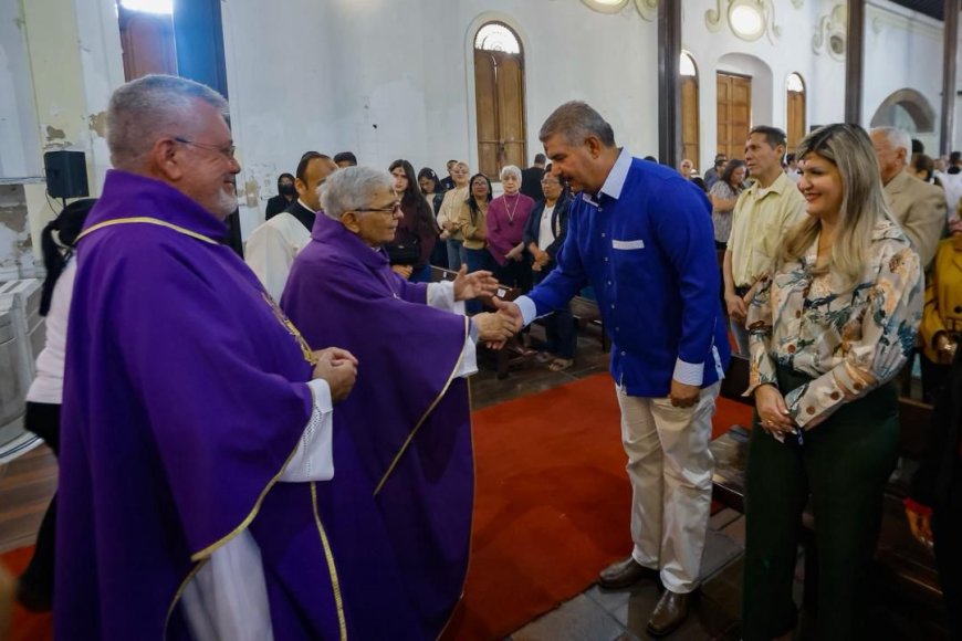 Gobernador Luis Caldera participó en la eucaristía de imposición de cenizas