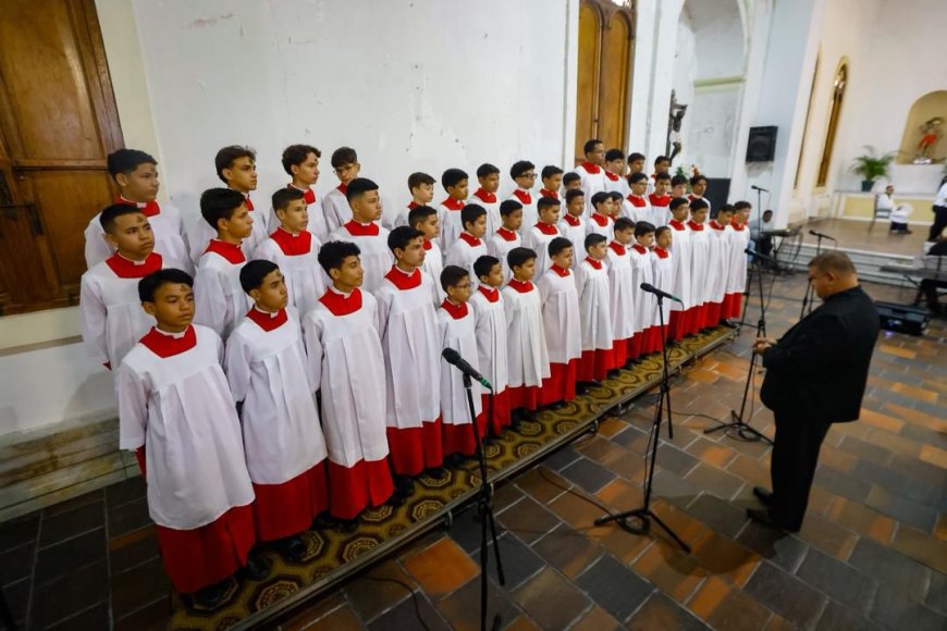 Gobernador Luis Caldera participó en la eucaristía de imposición de cenizas