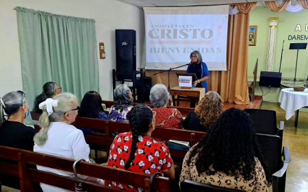 Iglesia cristiana evangélica celebra y honra a las mujeres