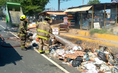¡Respuesta relámpago en la C1!  Intervención de bomberos sofocó incendio y salvan camión compactador