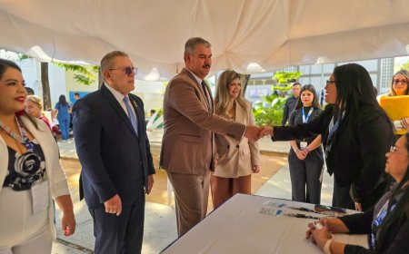 Gobernador Luis Caldera recibe Medalla al Honor al Mérito  de la Facultad de Medicina de LUZ