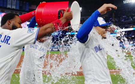 Andrés Giménez el héroe de Toronto: Dejó en el campo a Oakland