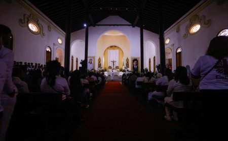Gobernador Luis Caldera acompaña la Misa Crismal en la Catedral de Maracaibo