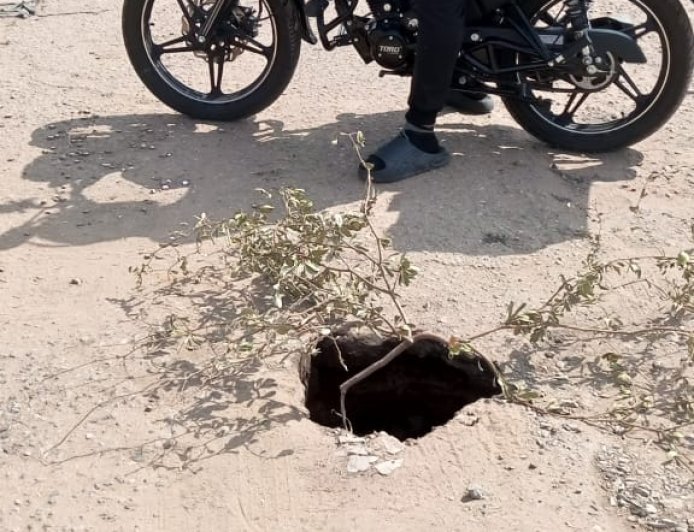 Hueco en la vía pública amenaza con derrumbar una calle en Sol Amada
