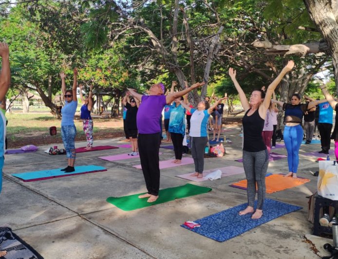 YOGA EN LA VEREDA: Alternativa a tu alcance