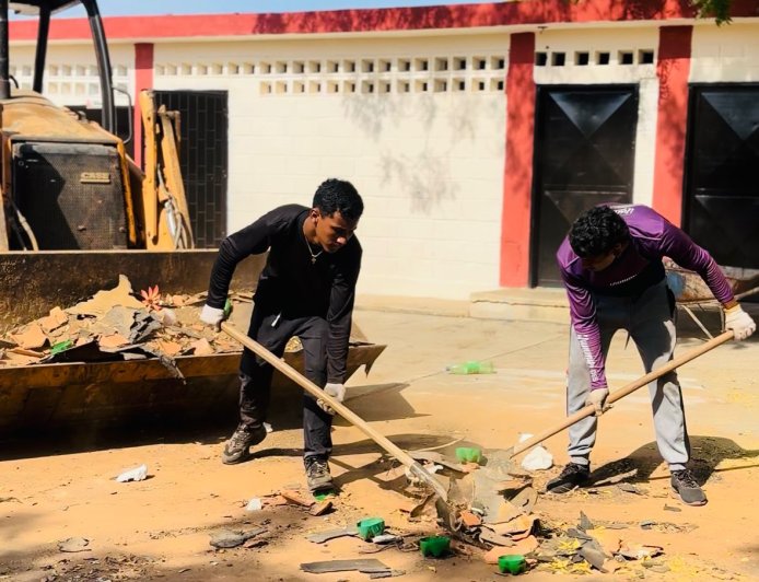 Gobernador Luis Caldera se despliega en gobierno de calle en la parroquia Coquivacoa