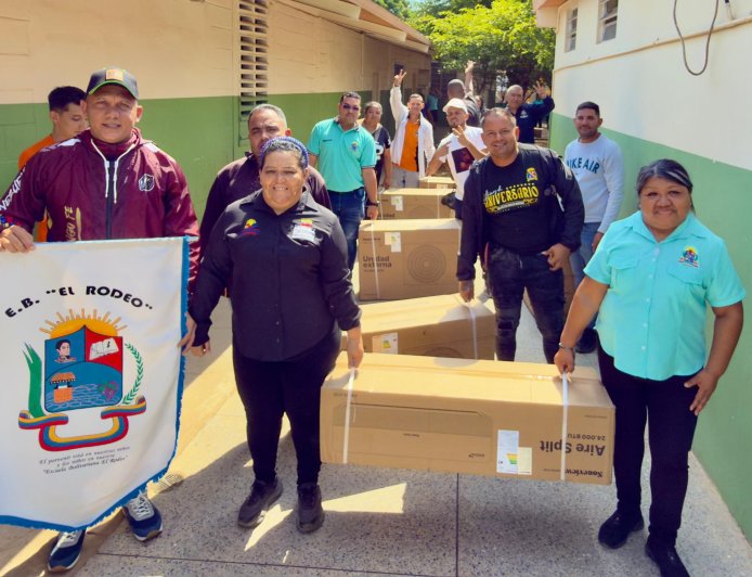 Alcaldía de San Francisco dotó de acondicionadores de aire a la Escuela Bolivariana El Rodeo