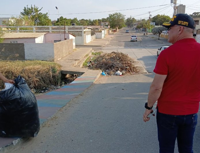 ¡Acababan de limpiarla! Alcaldía sancionó a infractor por arrojar escombros a la cañada Caribe