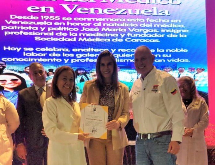 ¡Fieles al legado del “Médico de los Pobres”! Galenos agradecen reconocimiento del Alcalde Di Martino en su día