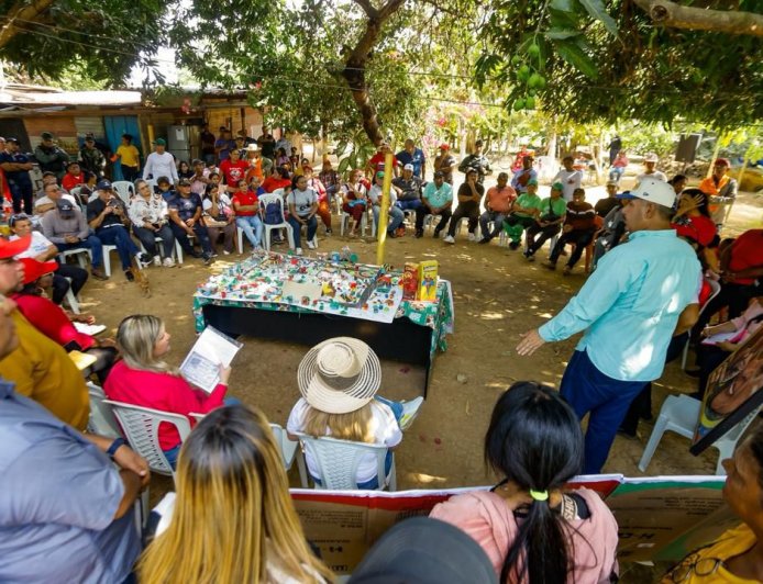 Gobernador Luis Caldera realizó encuentro con comunas en Lagunillas