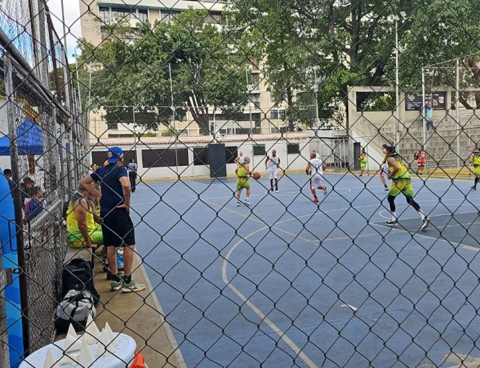 X Edición de Básket Máster 60: Casa Yel y Somos 23 se juegan su invicto