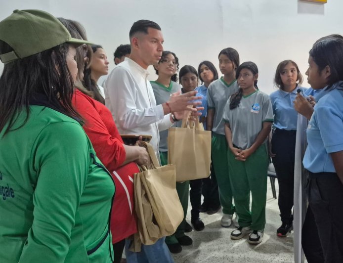 ZULIA: Gobernación impulsa la conciencia ecológica con programa “Un estudiante, un árbol”