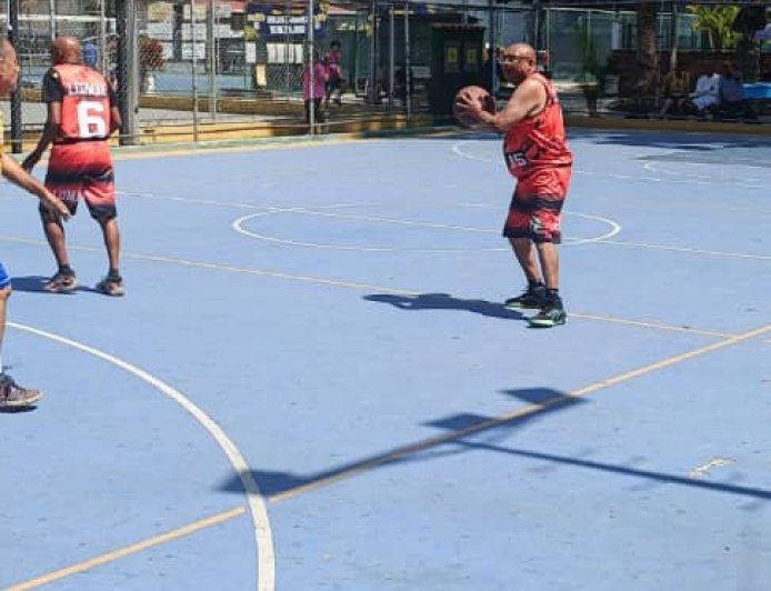 Mosca y Profesionales no dejan para nadie en el máster 65 de baloncesto caraqueño