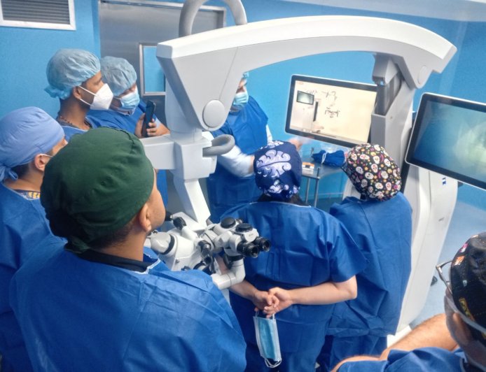 El SAHUM es referente tecnológico con la activación de microscopio robotizado 