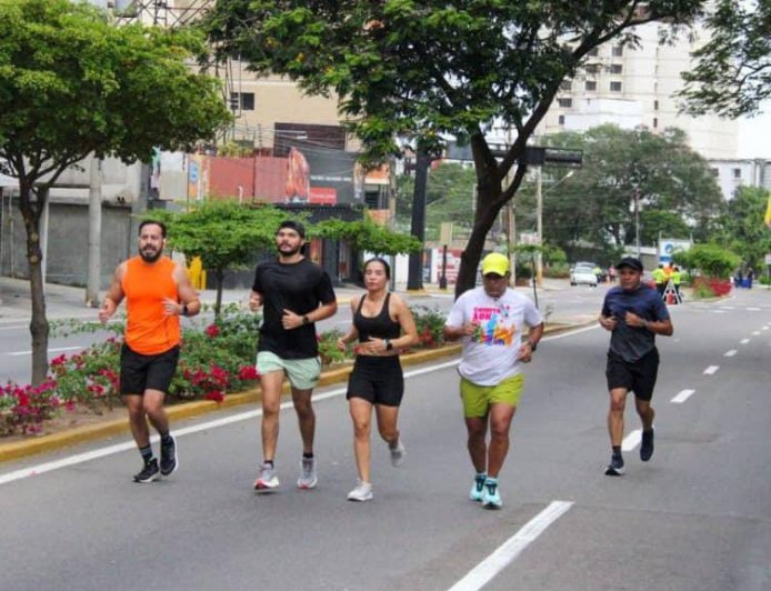 Carrera 10k de Alcaldía de Maracaibo y Cobeca llena de espíritu deportivo la Av. El Milagro