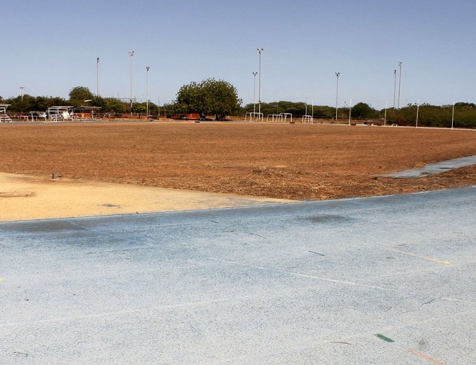 En fase final rehabilitación de la cancha de fútbol de la pista Elsa Antúnez de LUZ