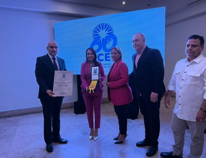 Alcalde Di Martino otorgó “Orden 8 de Septiembre” a la Ucez por su 60 aniversario