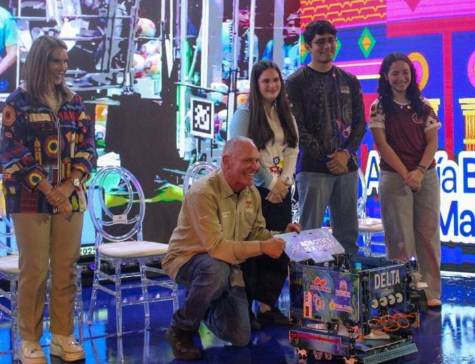 Alcalde Di Martino: “Acompañaremos a talentos en robótica a lograr más triunfos” 