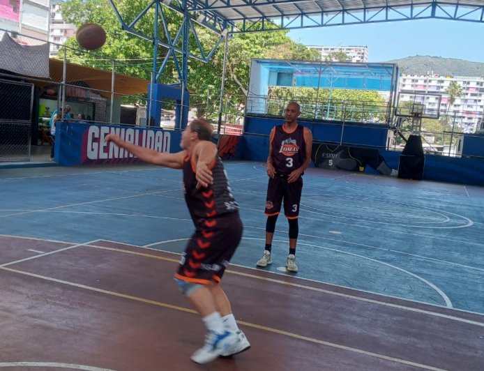 Baloncesto para la tercera edad: Lomas y GNB siguen invictos en el grupo A