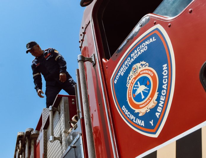 Bomberos sofocan incendios en dos zonas urbanas de San Francisco