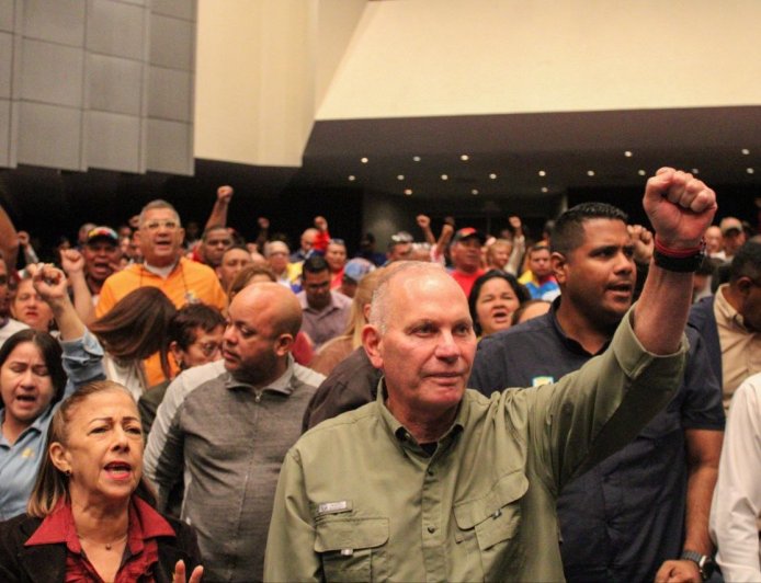 Alcalde Di Martino: "Unidos en paz y oración por nuestro presidente Maduro y Cilia Flores"