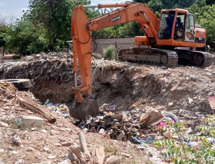 Más de 100 toneladas de basura recogió la Alcaldía de Maracaibo en una cañada de "Francisco Eugenio Bustamante" 