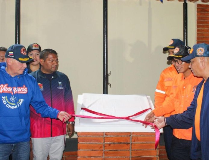 ¡Se entregaron uniformes! Alcaldía de Maracaibo dignifica a funcionarios de PC al rehabilitar su sede