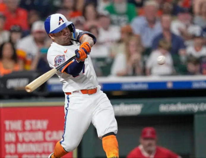 Altuve largó su primer hit de esta temporada