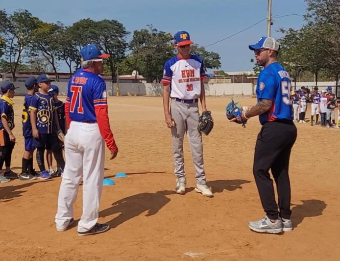 180 niños disfrutaron con Silvino Bracho los saberes del béisbol