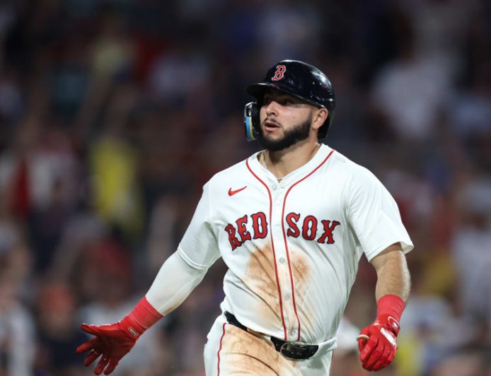 Wilyer Abeu rugió con jonrón y doblete