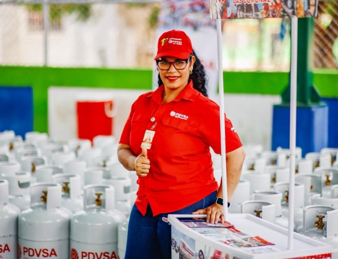 Gobernador Luis Caldera entregó financiamiento a proyectos y cilindros a comunas en Rosario de Perijá