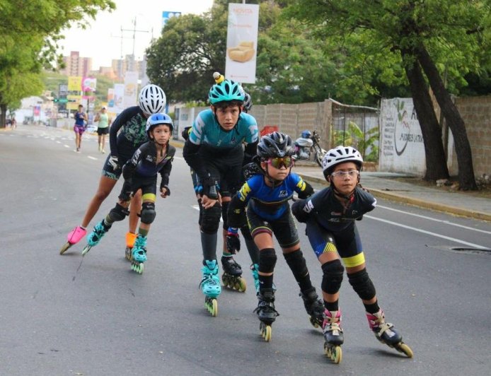 Abarrotada de niños y jóvenes este domingo La Ciclovía