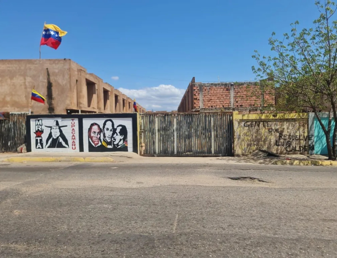 Adiós a los a invasores frente al Colegio Gonzaga