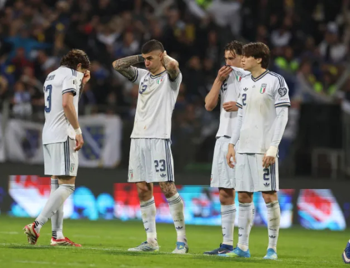 Italia, por tercera vez seguida, fuera de un Mundial de Fútbol