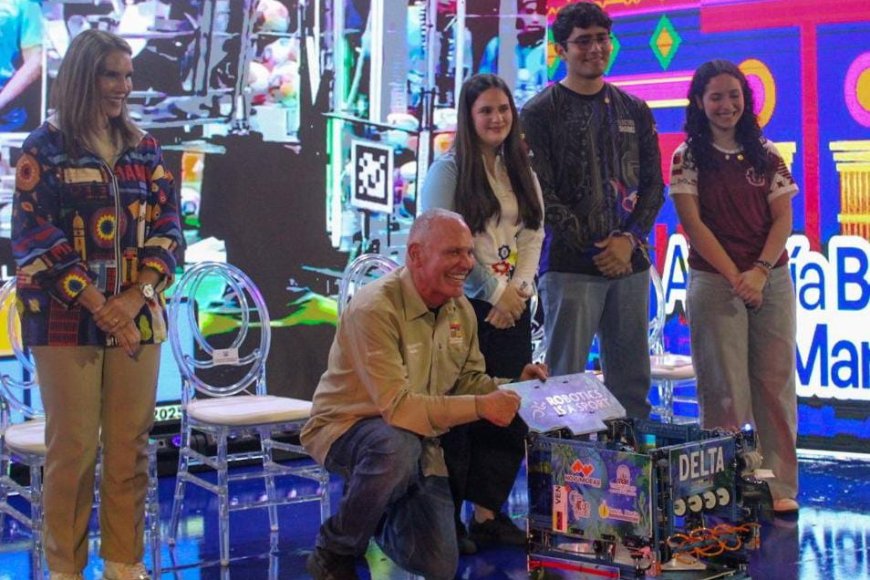 Alcalde Di Martino: “Acompañaremos a talentos en robótica a lograr más triunfos” 