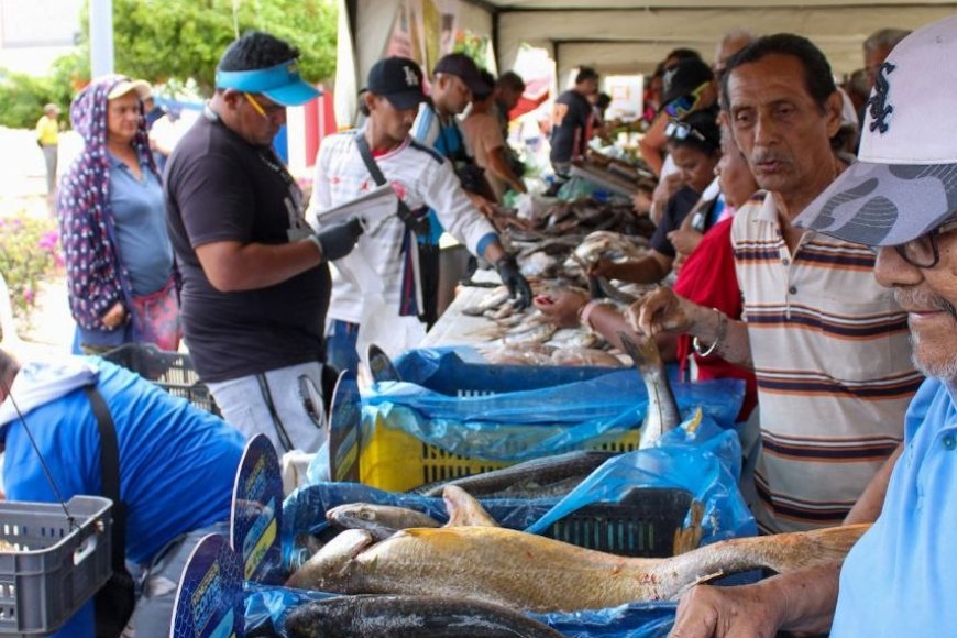 ¡Precios solidarios y productos frescos! ‎Feria del Pescado de la Alcaldía llegó a la Curva de Molina
