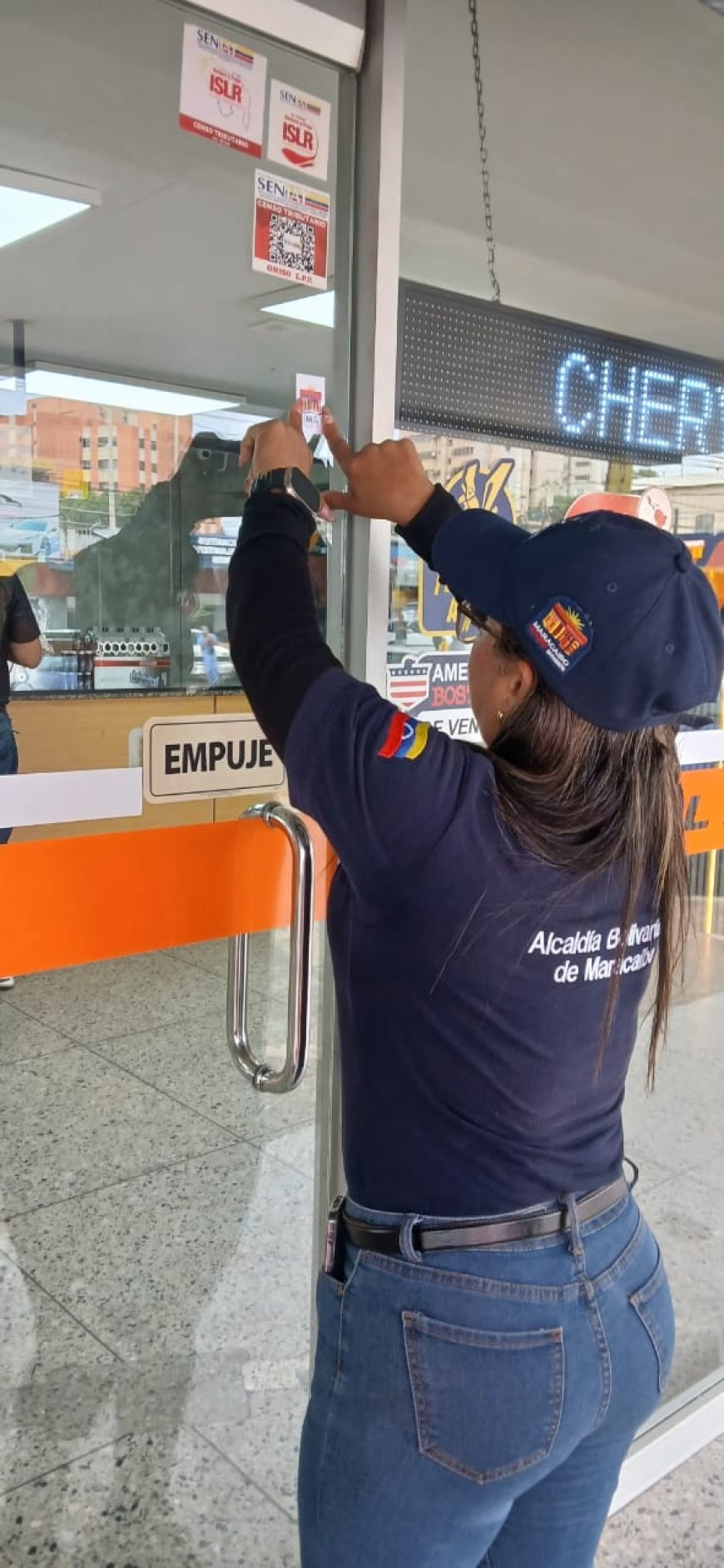 Alcaldía realiza operativo de fiscalización en comercios de avenida Cecilio Acosta