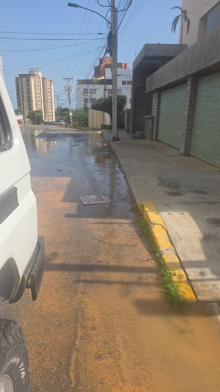 ¡A tomar conciencia! Alcaldía está en la calle frenando botes de agua