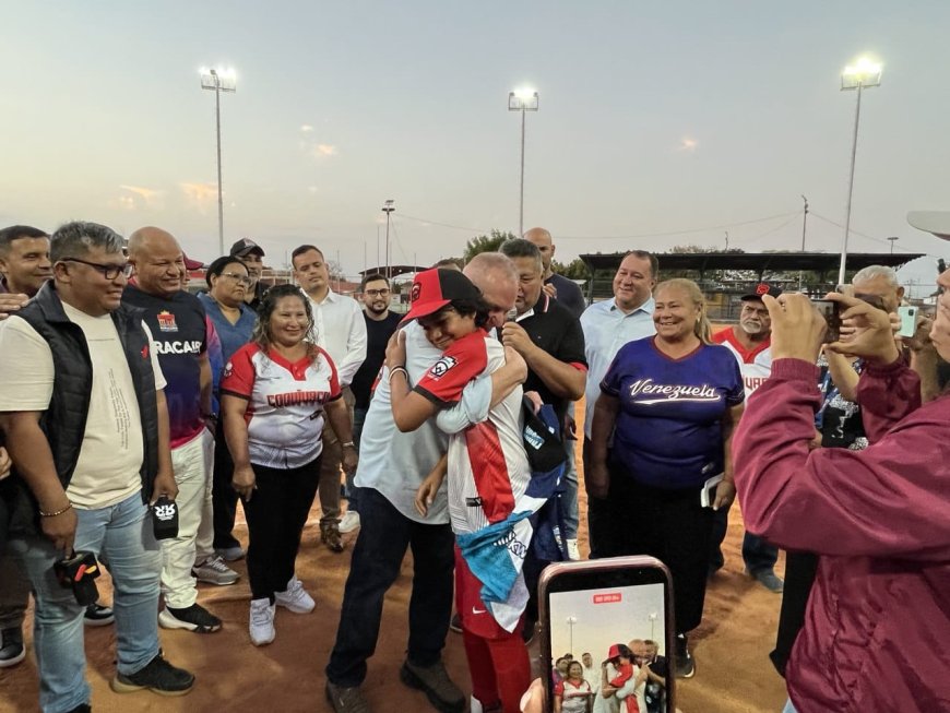 Alcaldía de Maracaibo entregó Orden Antonio José de Sucre a Pequeña Liga Coquivacoa