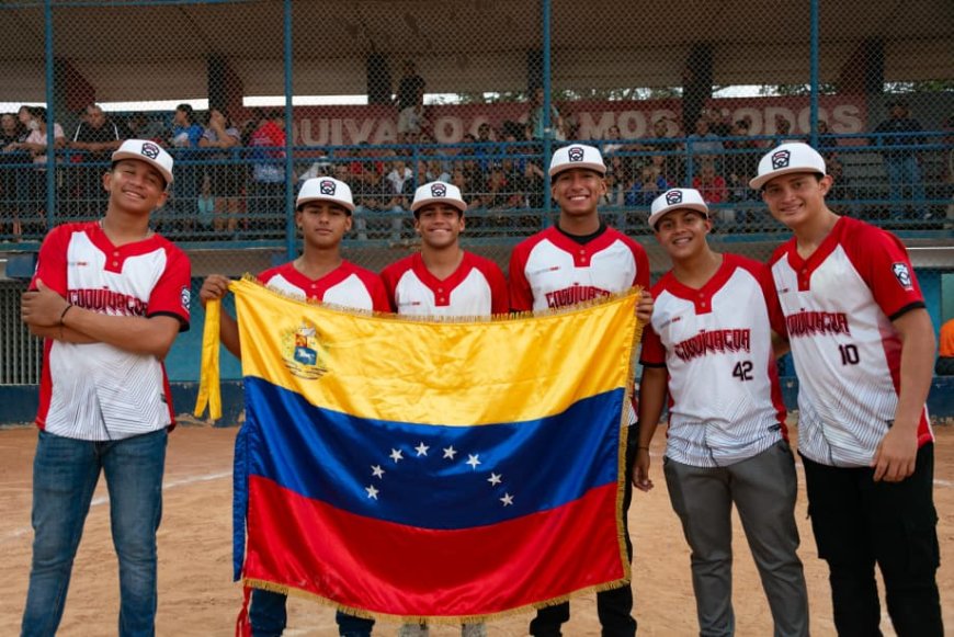 Alcaldía de Maracaibo entregó Orden Antonio José de Sucre a Pequeña Liga Coquivacoa
